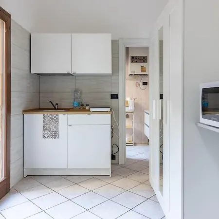 Debe-a Due Passi Da Stazionefs Appartement