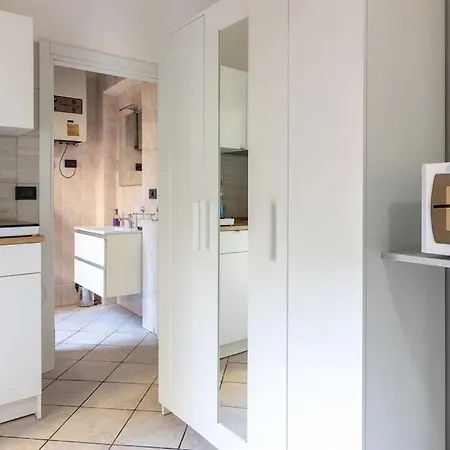 Debe-a Due Passi Da Stazionefs Appartement